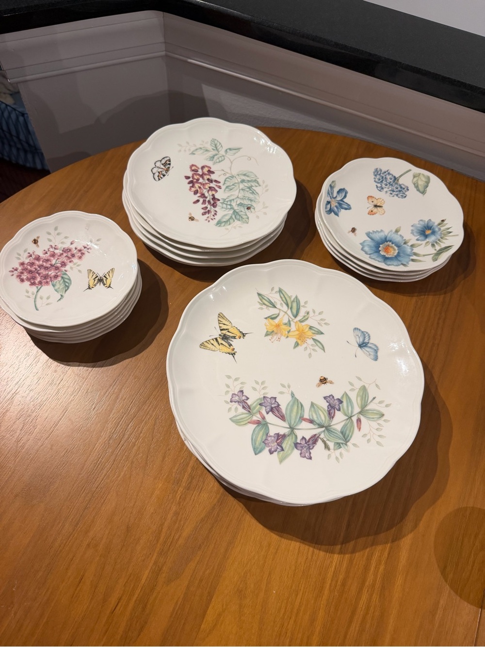 Lenox Butterfly Meadow Dinnerware Set – 22 pieces